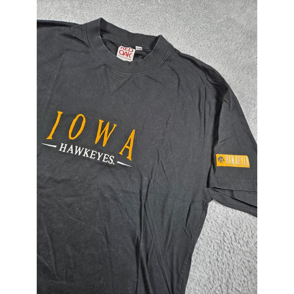 Red Oak Iowa Hawkeyes T-Shirt XL Black Mens V-Patch Graphic Tee 4377